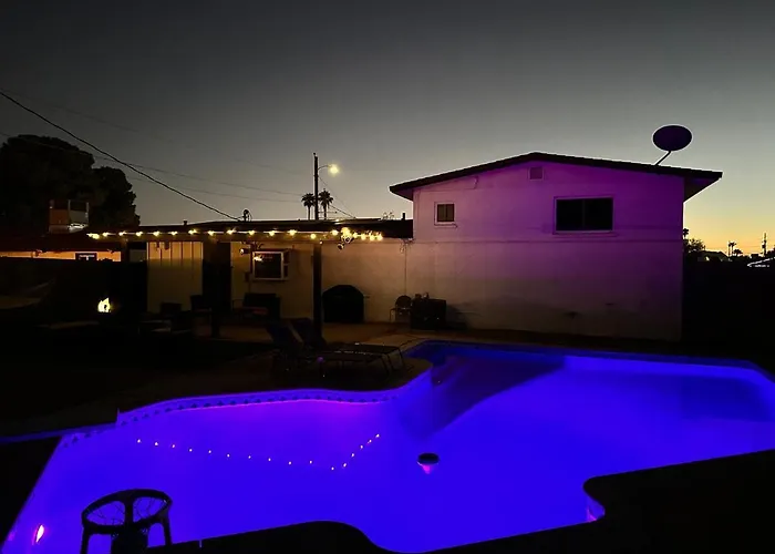 Modern 4br3ba With Pool And Fire Pit Phoenix