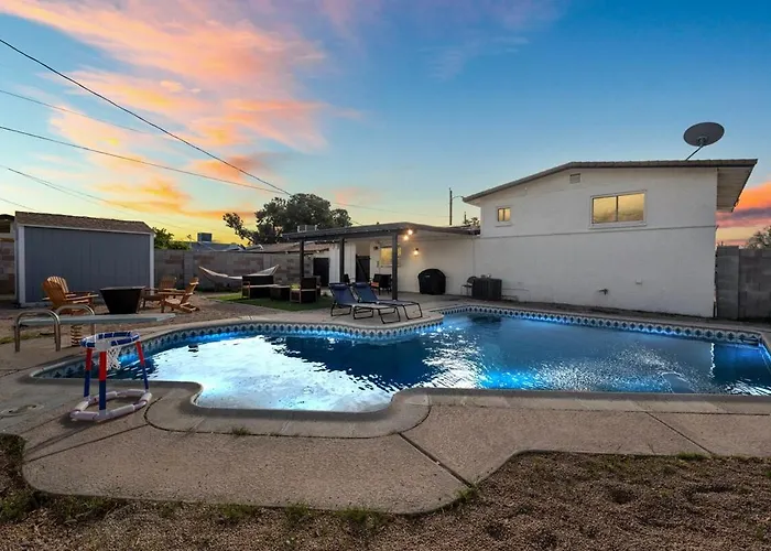 Modern 4br3ba With Pool And Fire Pit
