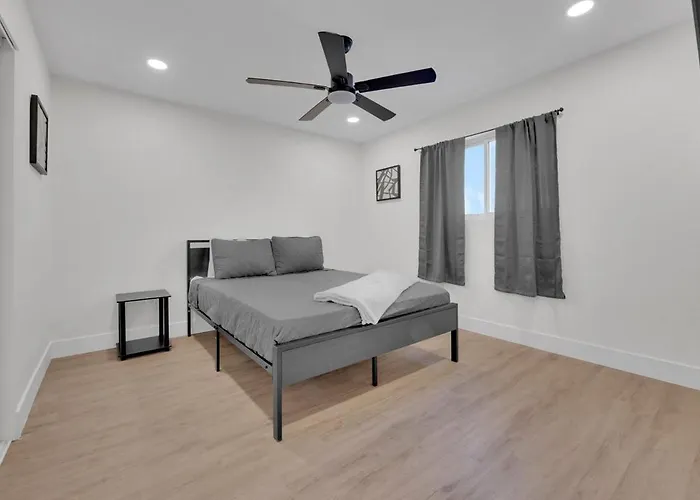 Modern 4br3ba With Pool And Fire Pit Phoenix