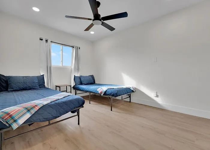 Modern 4br3ba With Pool And Fire Pit