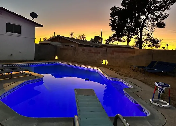 Modern 4br3ba With Pool And Fire Pit Holiday home