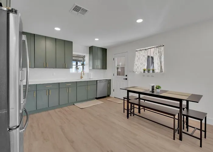 Modern 4br3ba With Pool And Fire Pit Holiday home *
