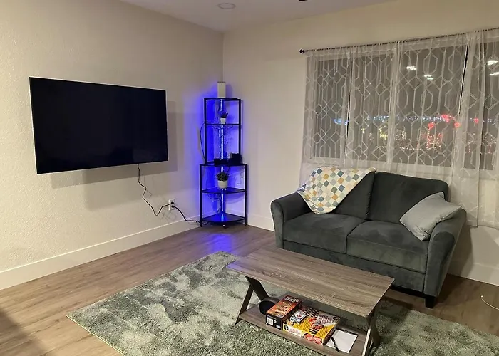 Modern 4br3ba With Pool And Fire Pit Holiday home
