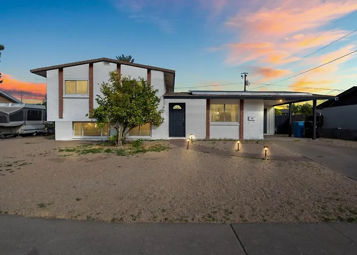 Modern 4br3ba With Pool And Fire Pit
