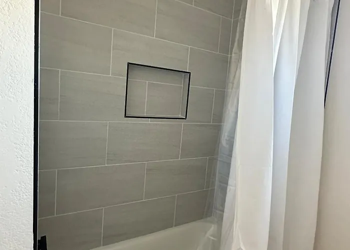 Modern 4br3ba With Pool And Fire Pit Holiday home